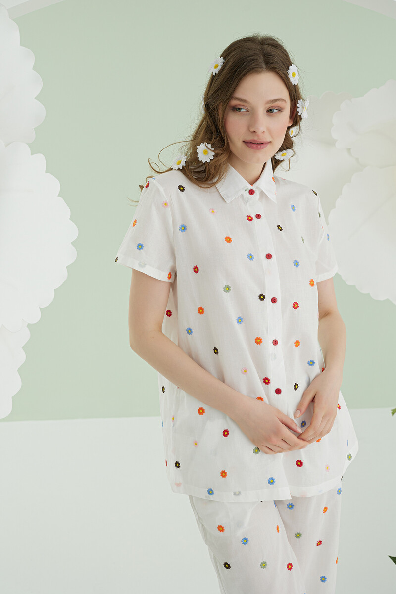 Beyaz Çiçekli Önden Düğmeli Pijama Takımı - 3