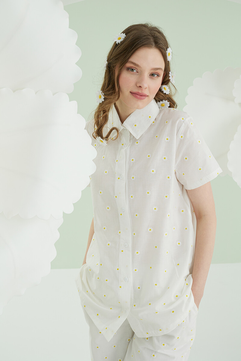 Beyaz Papatyalı Önden Düğmeli Pijama Takımı - 2