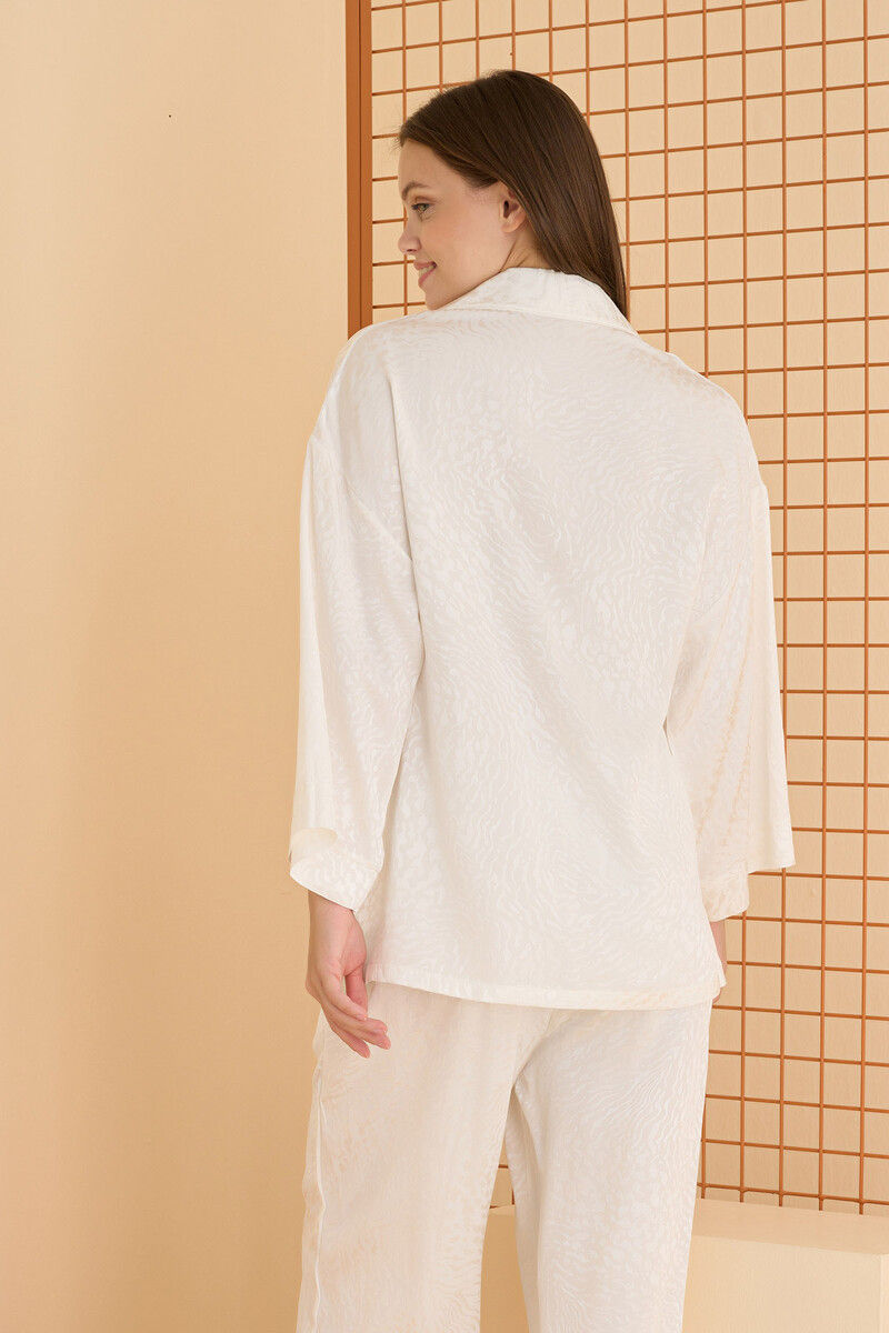 Beyaz Saten Önden Düğmeli Pijama Takımı - 4