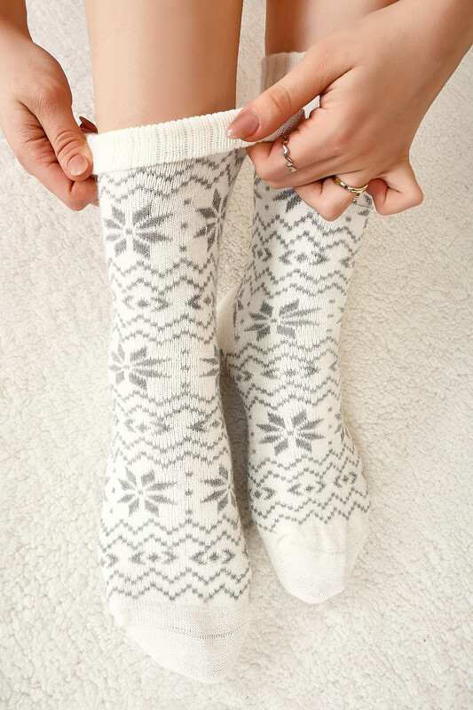 Ekru Winter Themed Soft Uzun Soket Çorap 