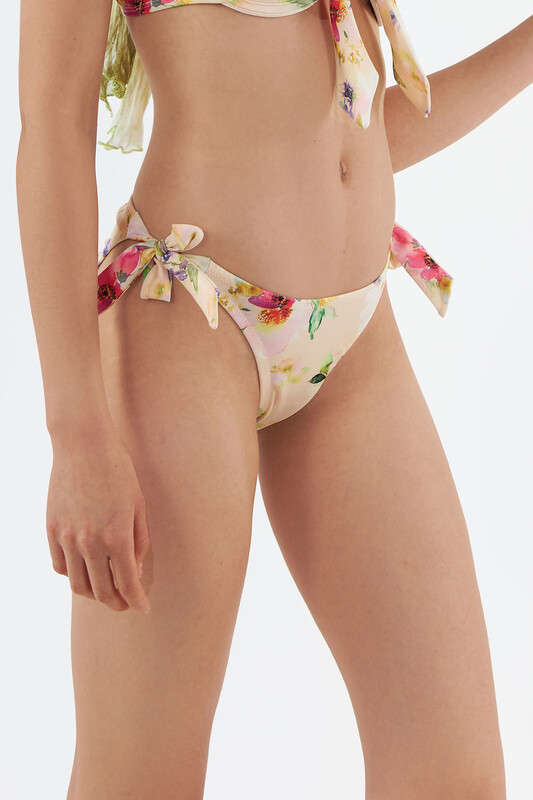 Sarı Yaban Çiçek Desenli Bağlamalı Tek Alt Bikini - LOYA