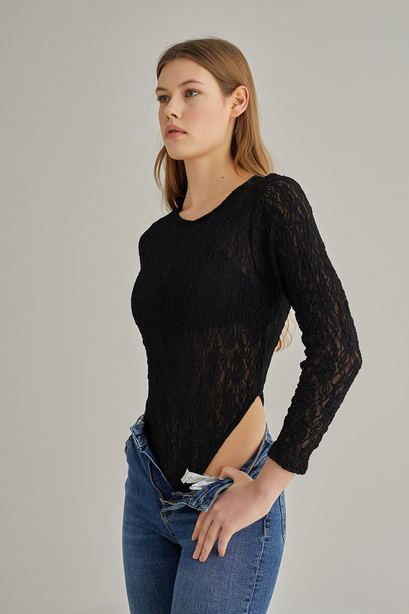 Siyah Dantel İşlemeli Sütyenli Crop Body - 3