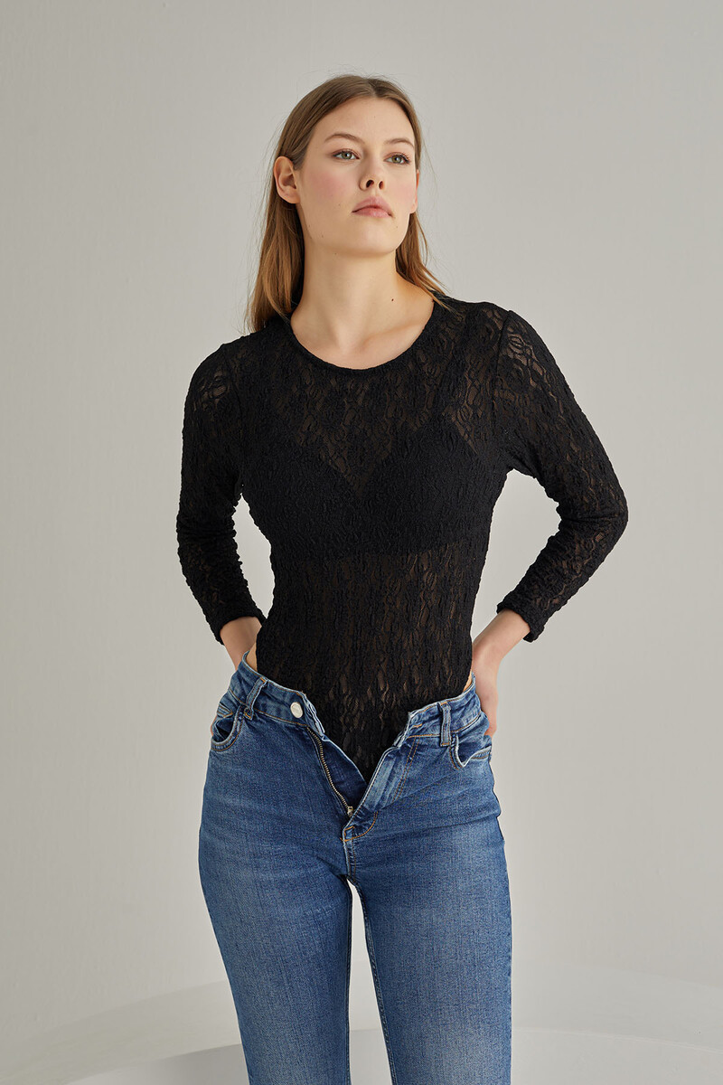 Siyah Dantel İşlemeli Sütyenli Crop Body - 7