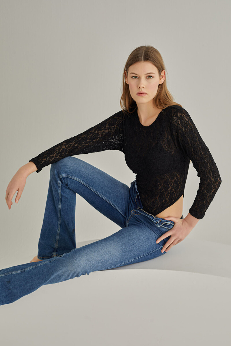 Siyah Dantel İşlemeli Sütyenli Crop Body - 9