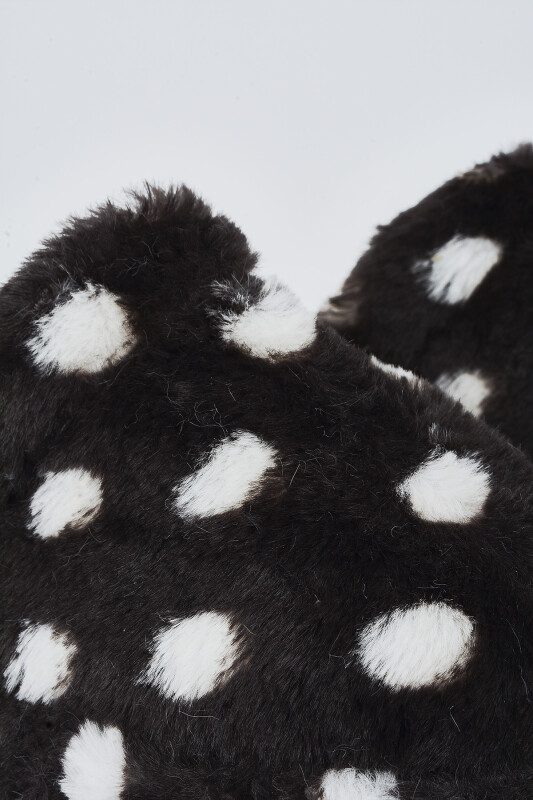 Siyah Puantiyeli Ev Terliği - 