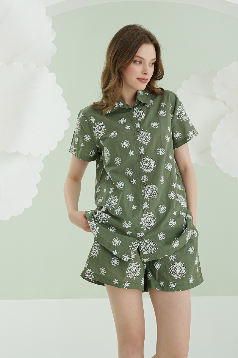 Yeşil Çiçek Desenli Şortlu Önden Düğmeli Pijama Takımı - 1