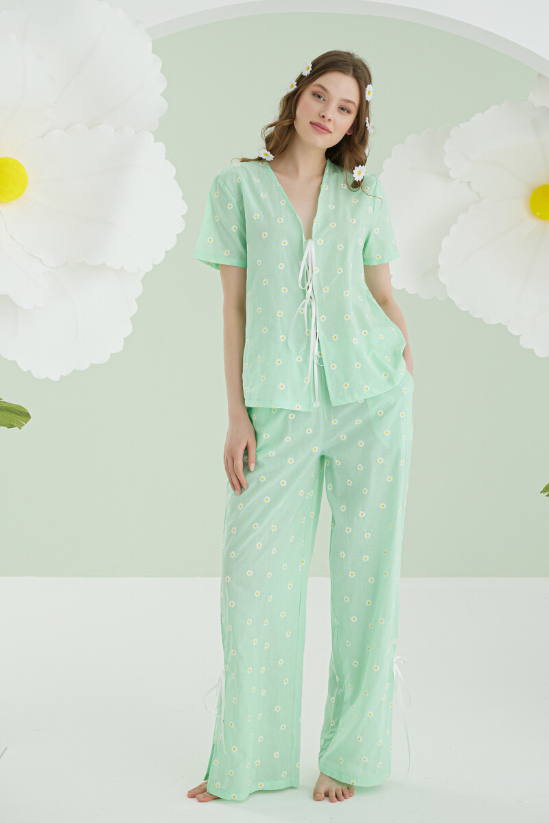 Yeşil Papatya Desenli Önden Bağlamalı Pijama Takımı - 1
